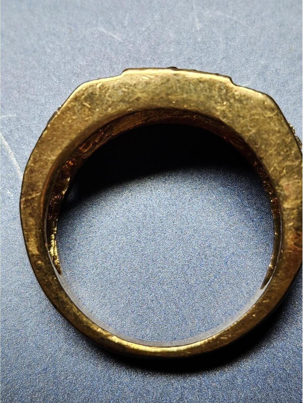 Man's Onyx White Crystal Incrusted Gold Filled 1/4" wide Size 9 Ring - Picture 10 of 13